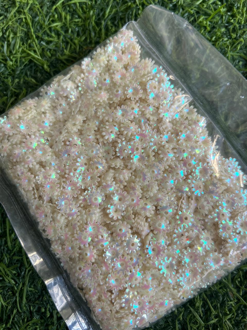 Iridescent Flower Sequins – Off-White 50g